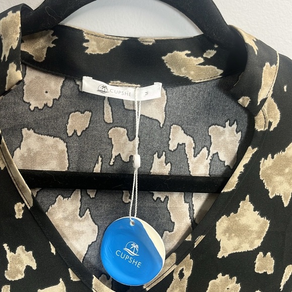 Cupshe Genette Abstract Print V-Neck Dress medium - Picture 2 of 4